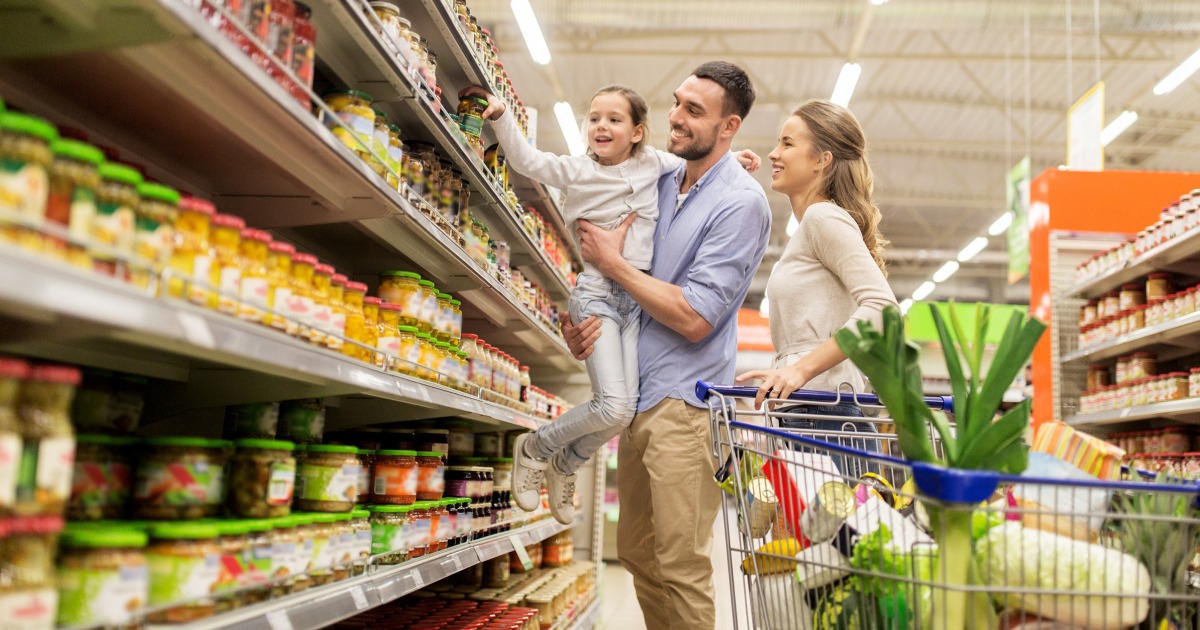 Đặt lên bàn cân cổ phiếu bán lẻ Costco và Walmart