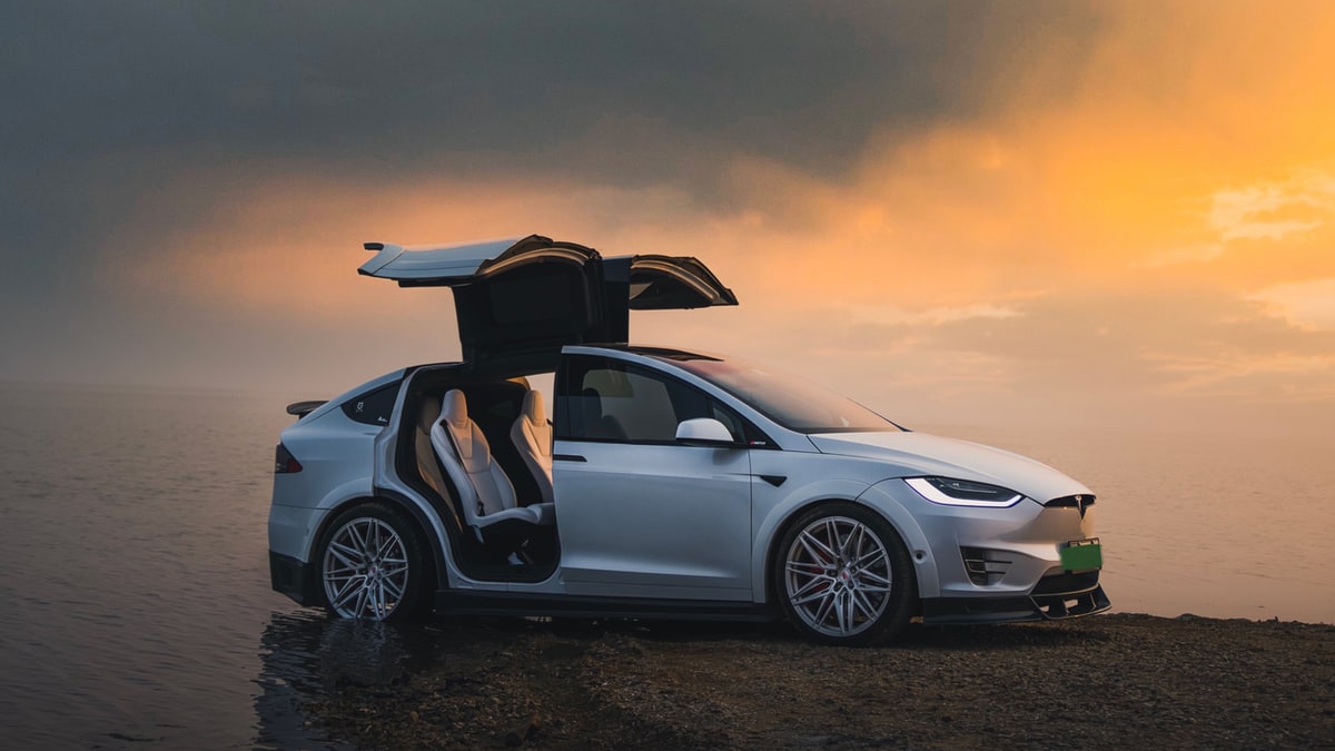 Ba lý do nên mua cổ phiếu Tesla trước khi mã này bứt tốc
