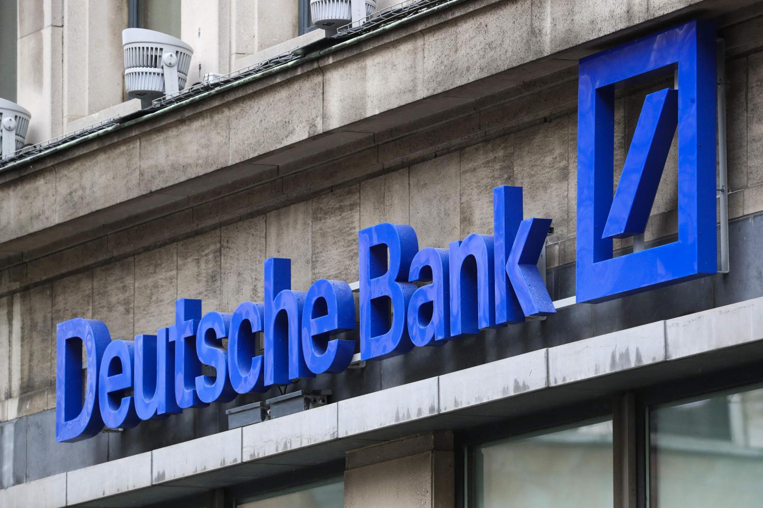Thương vụ chia cổ tức của Ngân hàng đầu tư toàn cầu Deutsche Bank