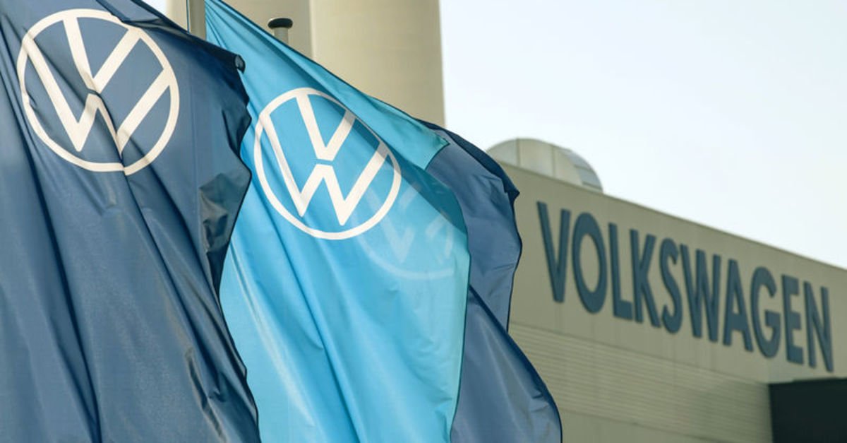 Volkswagen mạnh tay đầu tư vào xe điện, còn bạn có thể đầu tư mạnh tay vào Volkswagen