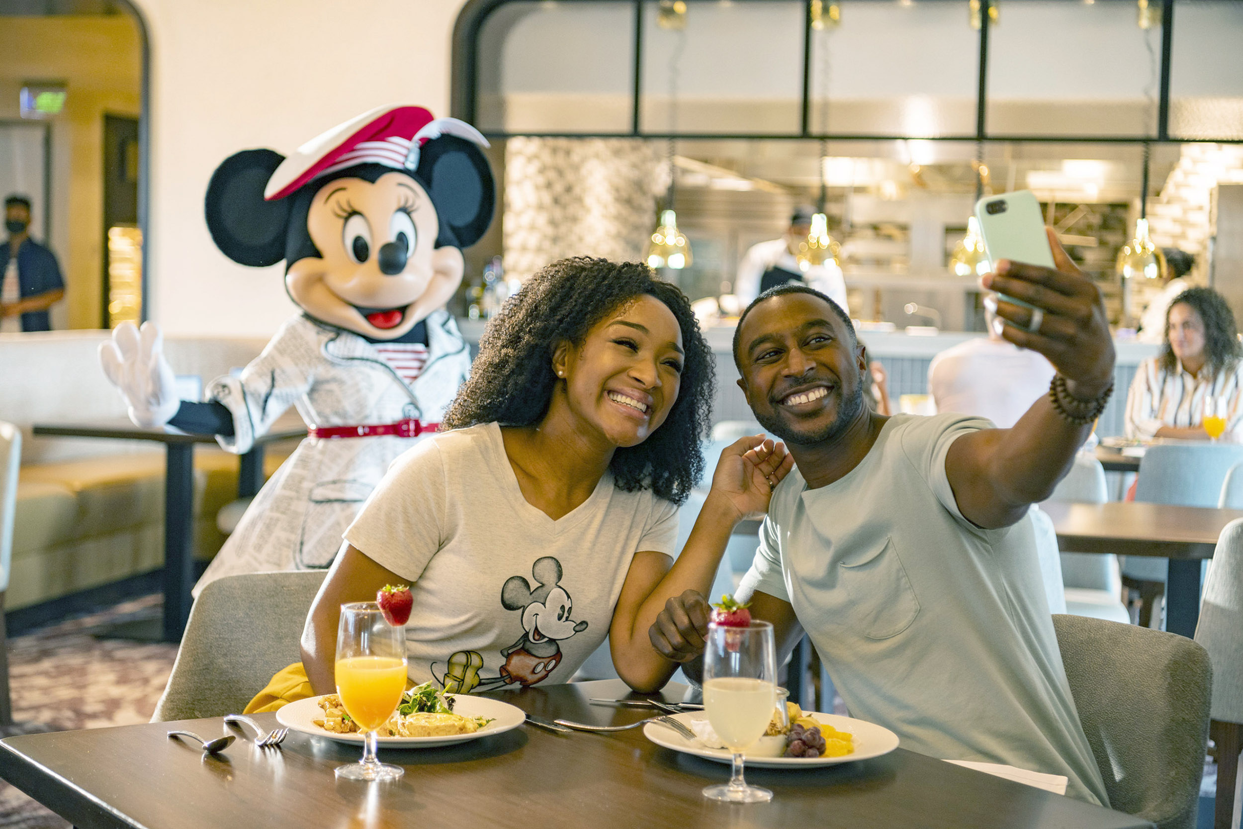 Năm lý do để mua cổ phiếu Disney sau sụt giảm hậu báo cáo thu nhập