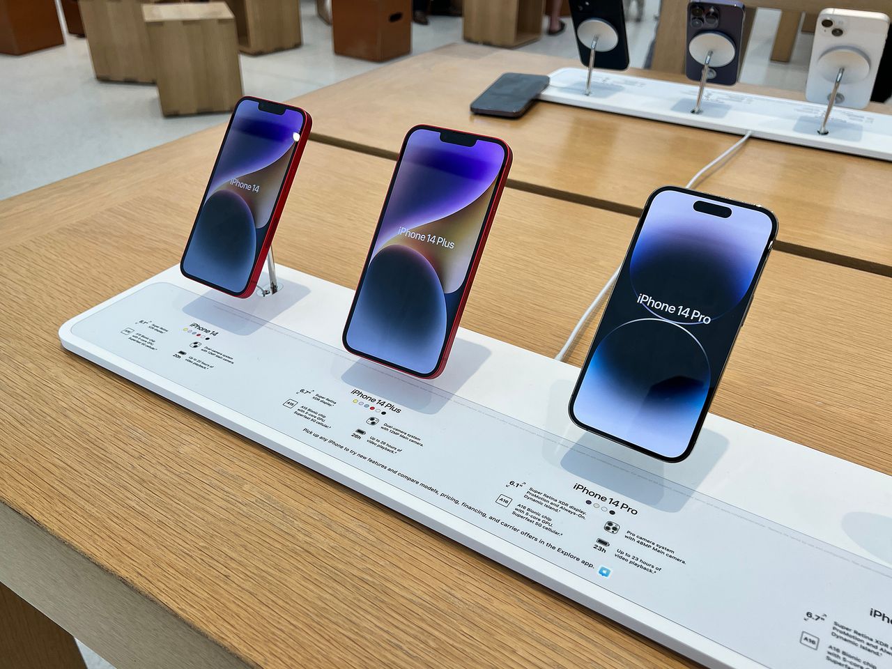 Cổ phiếu Apple: 3 điều nhà đầu tư thông minh cần biết