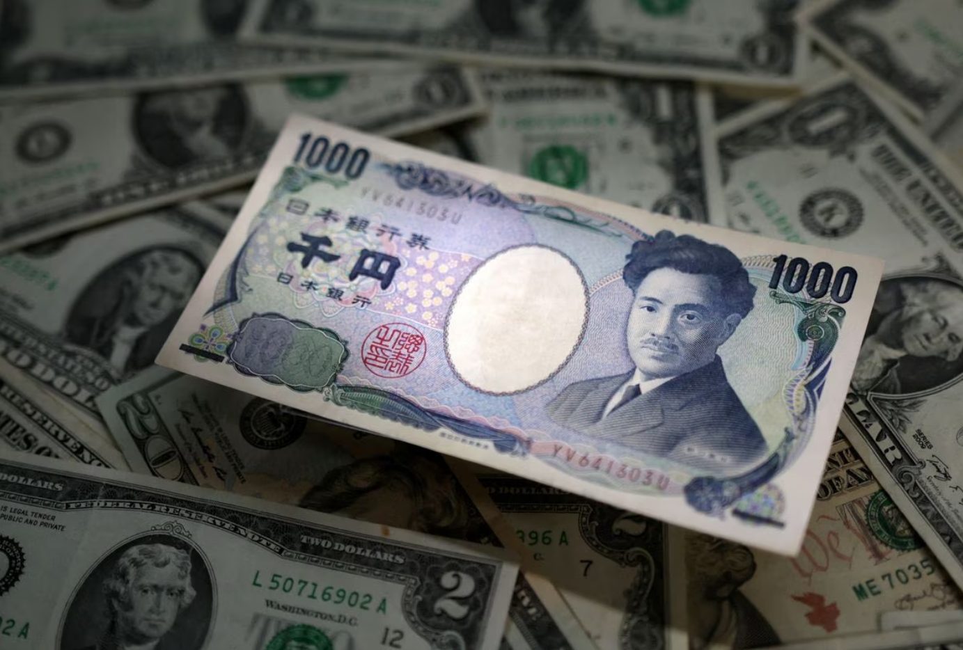 USD/JPY thoái lui khỏi mức cao nhất 7 tháng