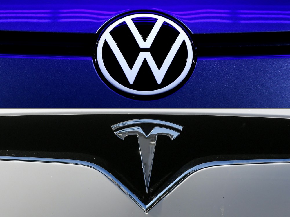 Tesla và Volkswagen đều được dự báo thắng lớn trên thị trường xe điện Châu Âu