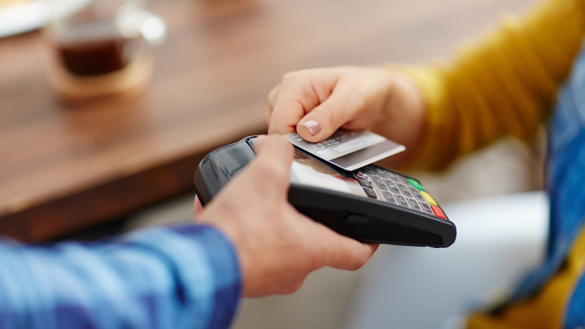 American Express, Visa, Mastercard: mã dịch vụ tài chính tốt nhất nên mua trong tháng 6