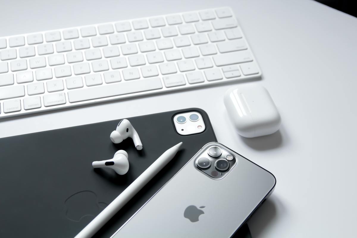 Vốn hoá 3 nghìn tỷ USD, cổ phiếu Apple có đáng mua vào lúc này?