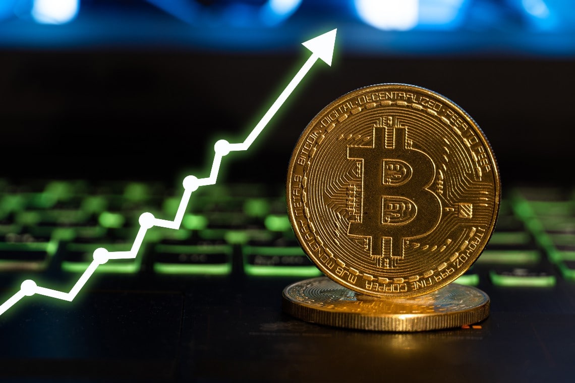 Bitcoin tăng mạnh, thị trường ngập trong sắc xanh