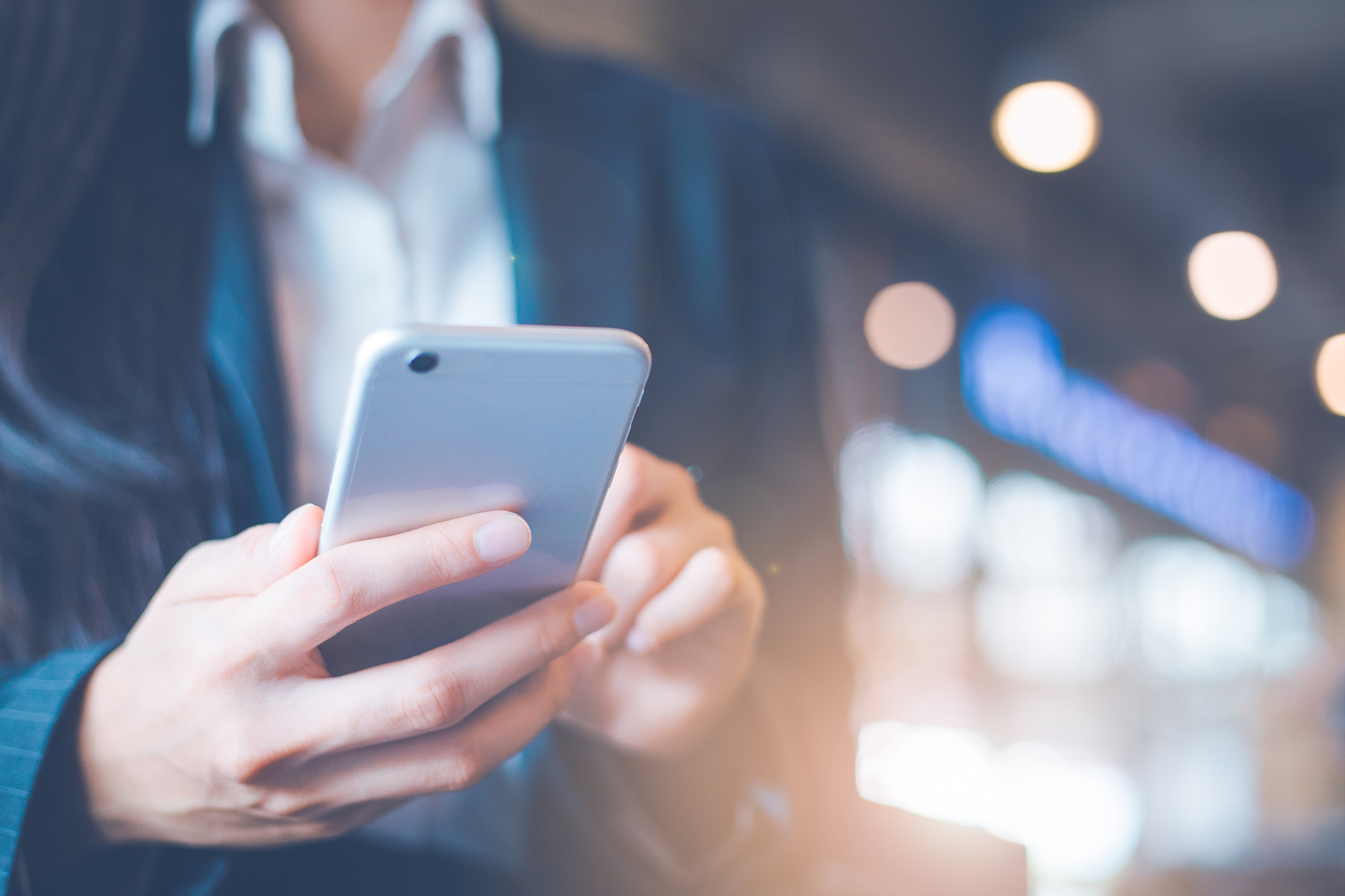 Có nên mua cổ phiếu AT&T ngay bây giờ không?