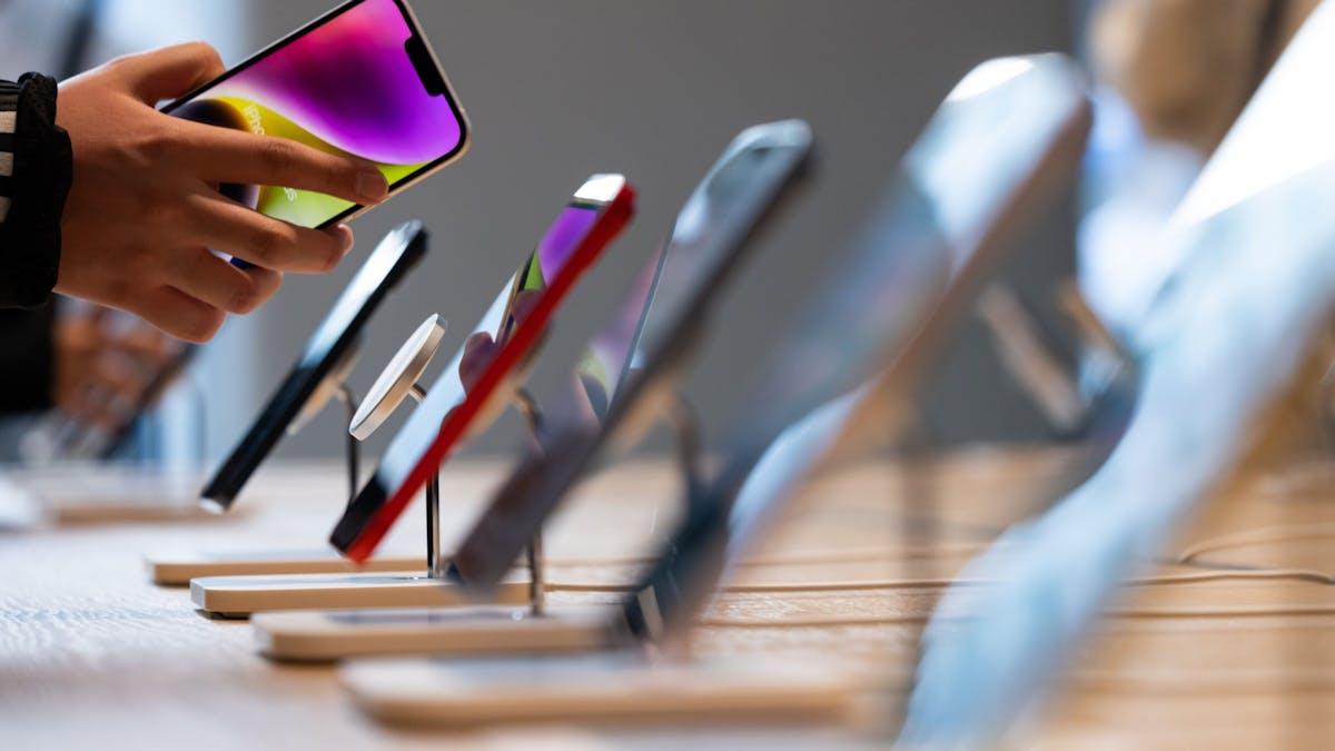 Apple: cổ phiếu Buffett đáng mua hàng đầu vào lúc này