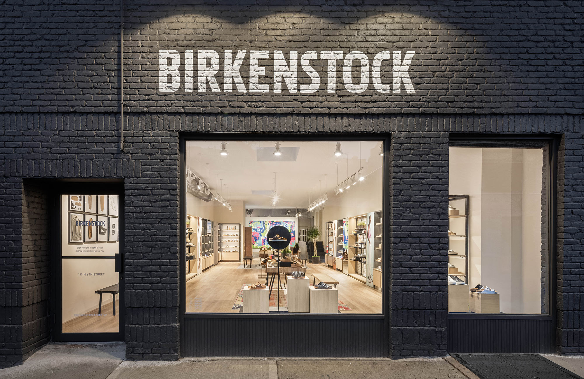 Birkenstock đã đi một chặng đường dài, thương vụ IPO "gần ngay trước mắt"