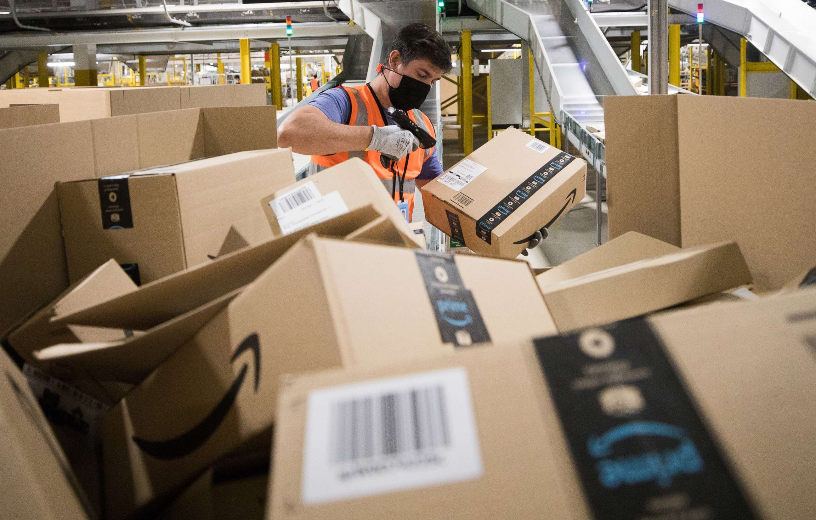Có nên mua cổ phiếu Amazon?