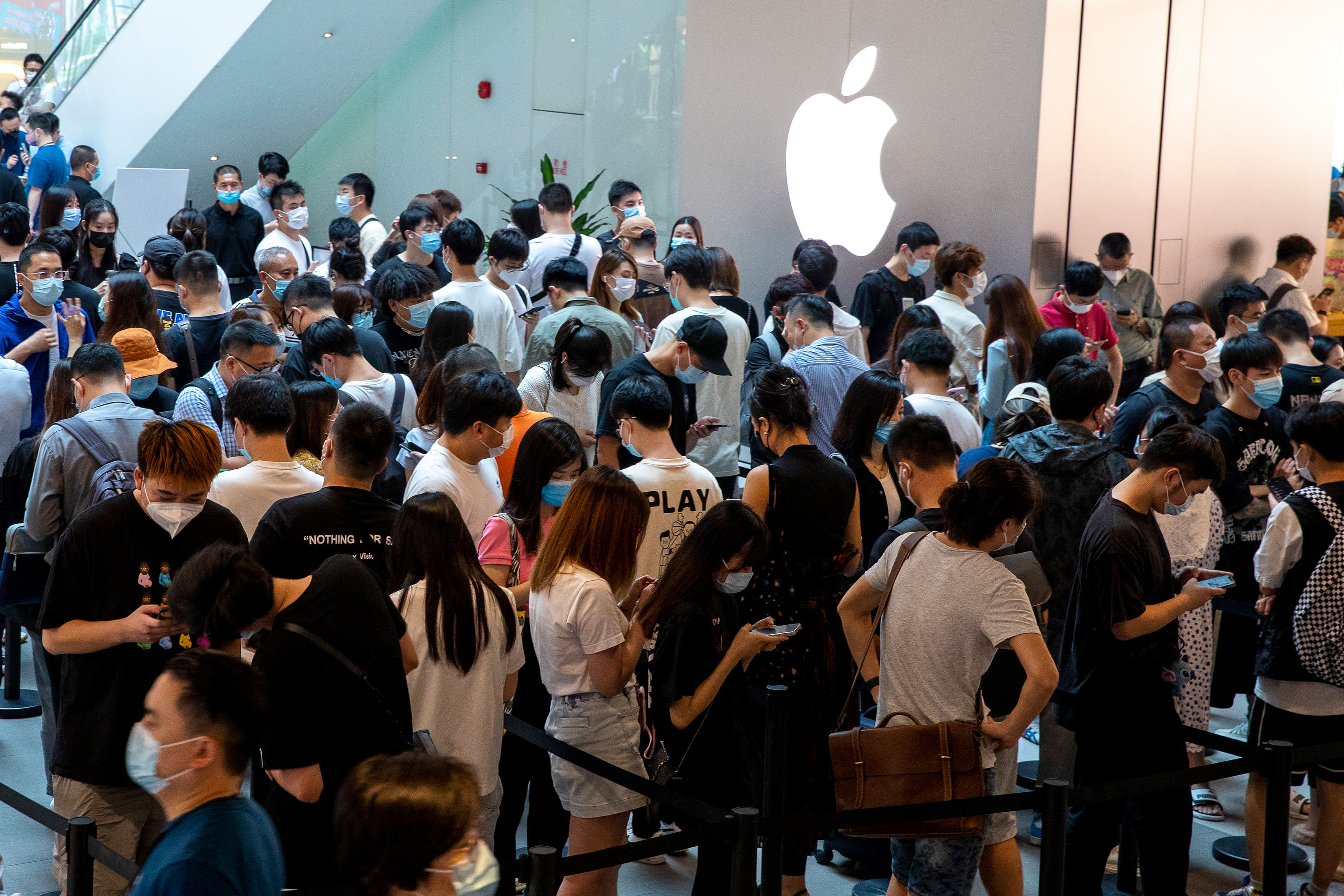 Cổ phiếu Apple: 3 lý do nên mua và 3 lý do nên bán
