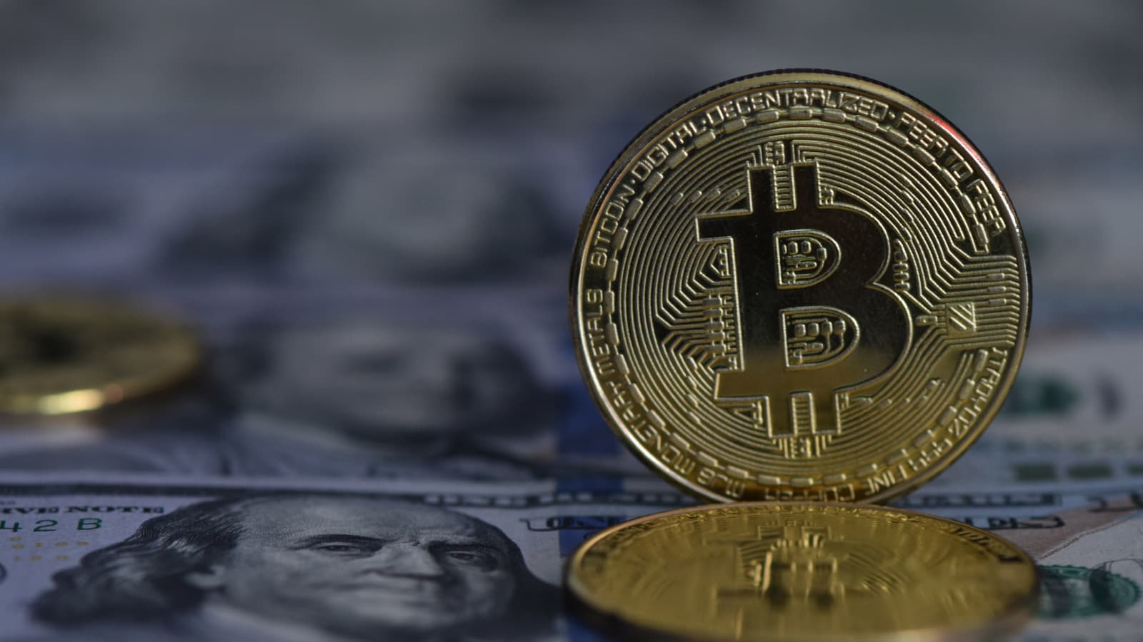 Bitcoin mất ngưỡng 25.000 USD; altcoin “đổ máu”