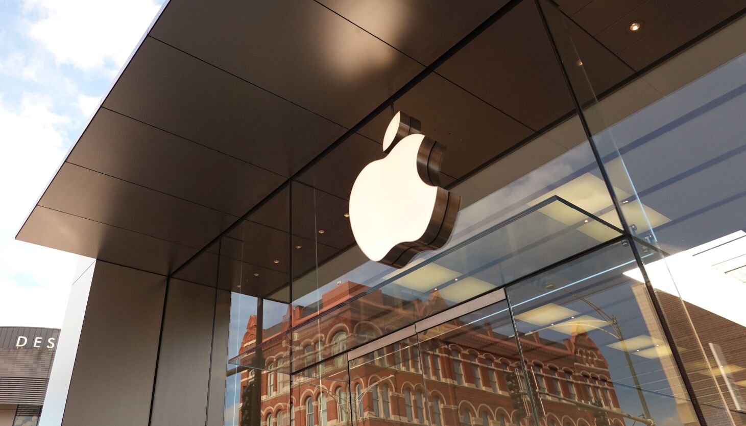 Apple: cổ phiếu Warren Buffett có vẻ quá tốt để bỏ qua vào lúc này