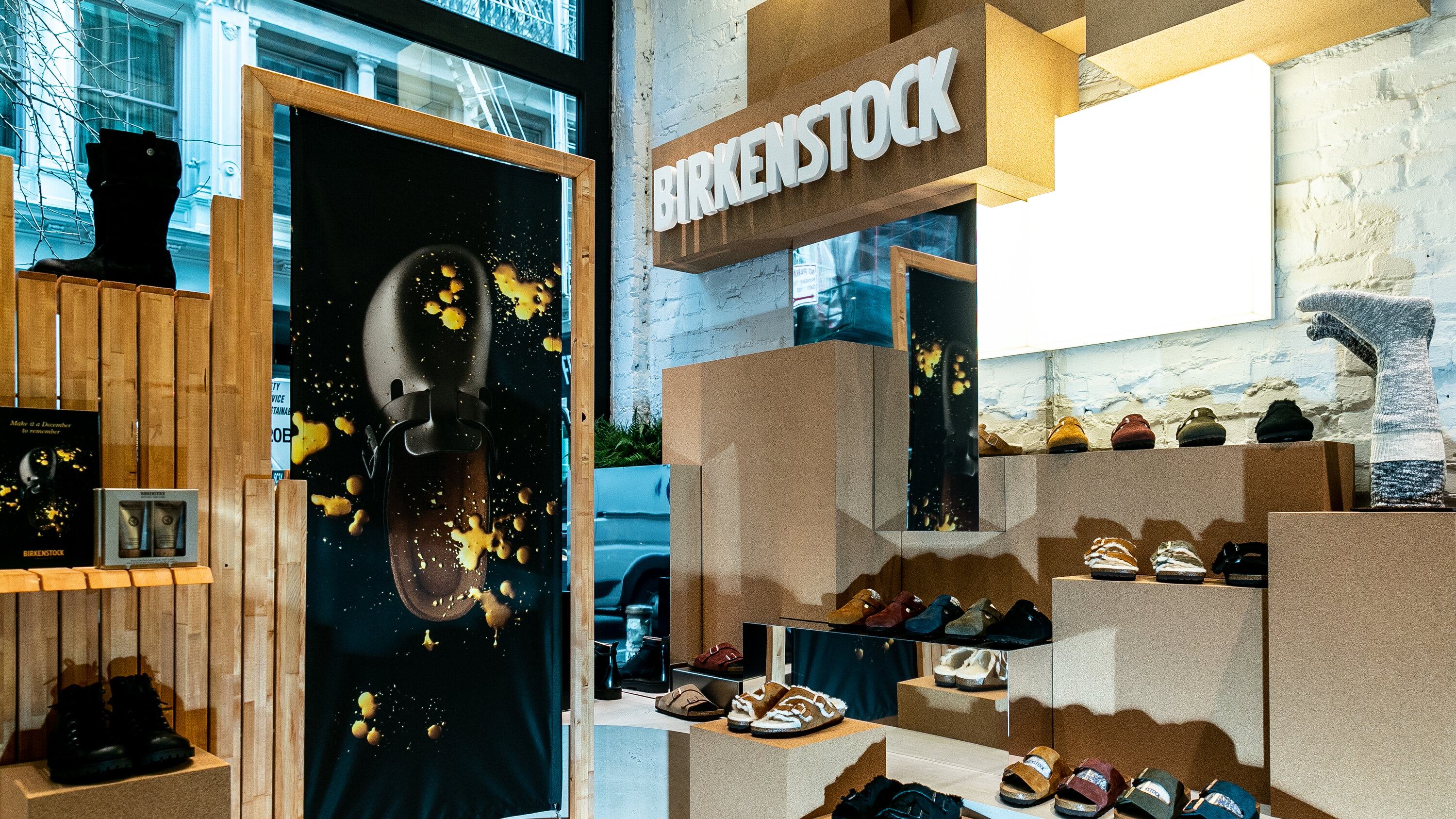 Birkenstock IPO: liệu nhà sản xuất dép có thể trở thành cổ phiếu giày dép lớn tiếp theo?