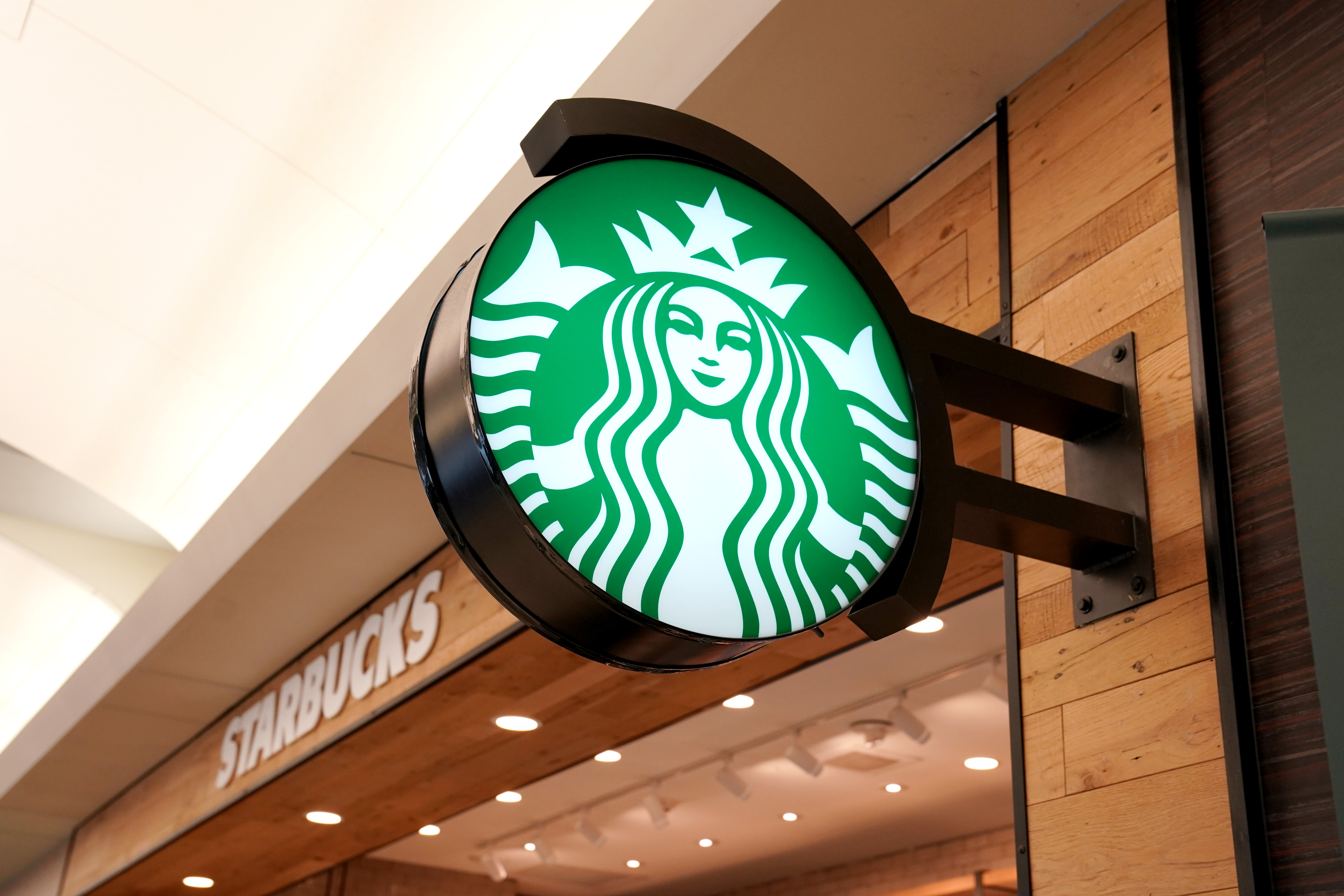 Ba điều về Starbucks mà các nhà đầu tư thông minh cần biết