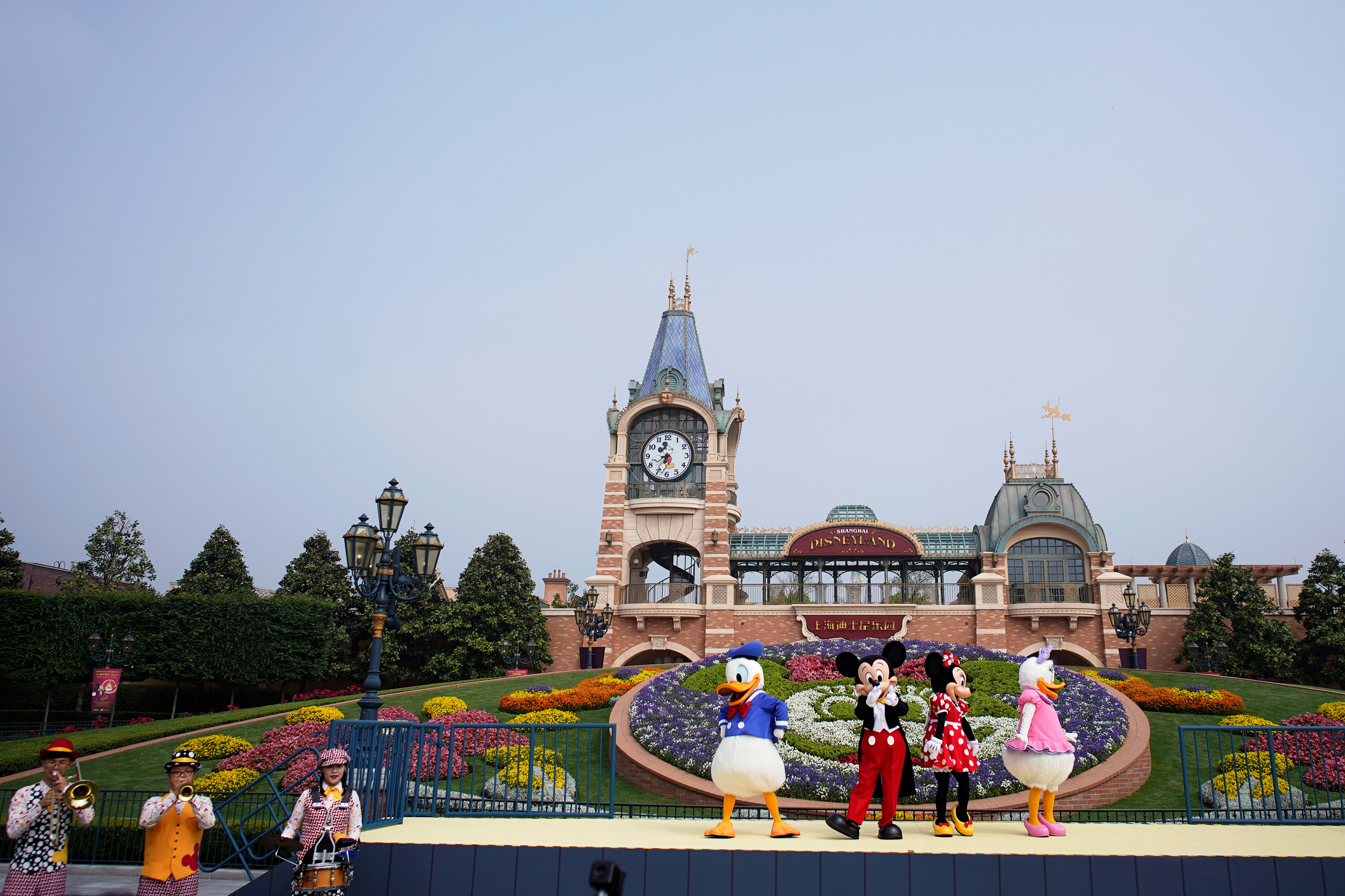 Disney cắt giảm nhân sự tại Bắc Kinh: "Bài toán" cho các doanh nghiệp Mỹ trong hợp tác với Trung Quốc