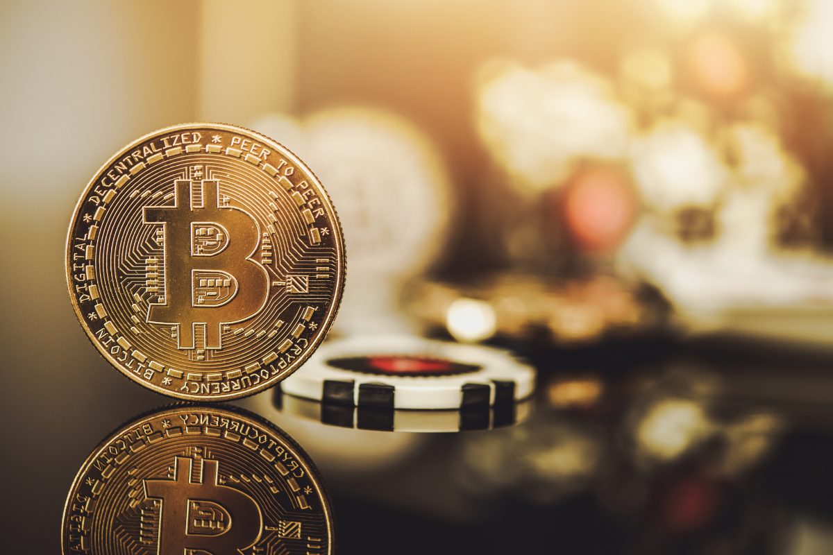 Thị trường đỏ lửa chờ quyết định về các ETF Bitcoin giao ngay