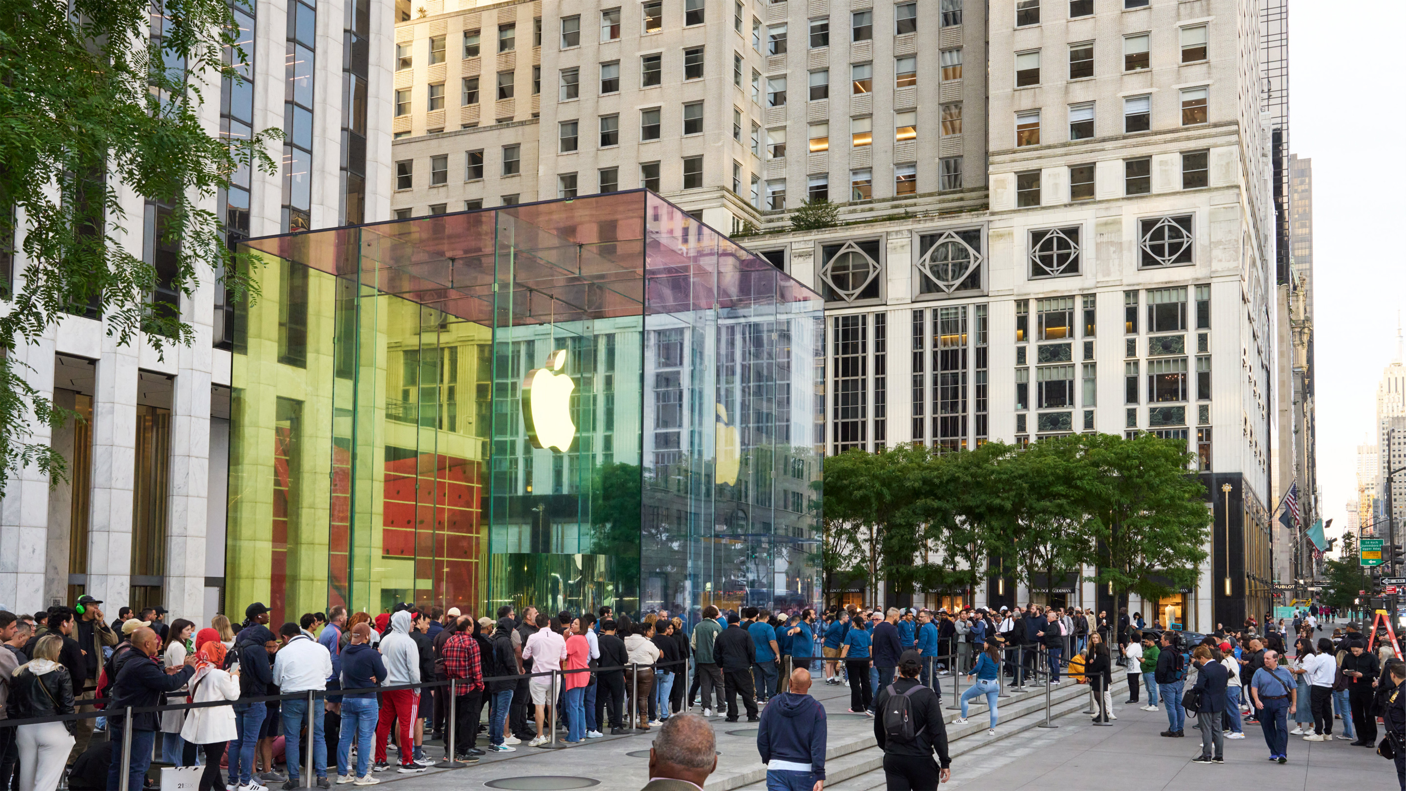 Tăng trưởng thu nhập 2-con-số đáng chú ý của Apple