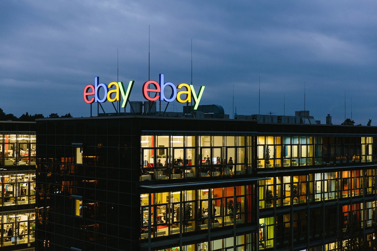 Điều gì khiến cổ phiếu eBay vẫn được mong đợi dù đã giảm 4% giá trị?