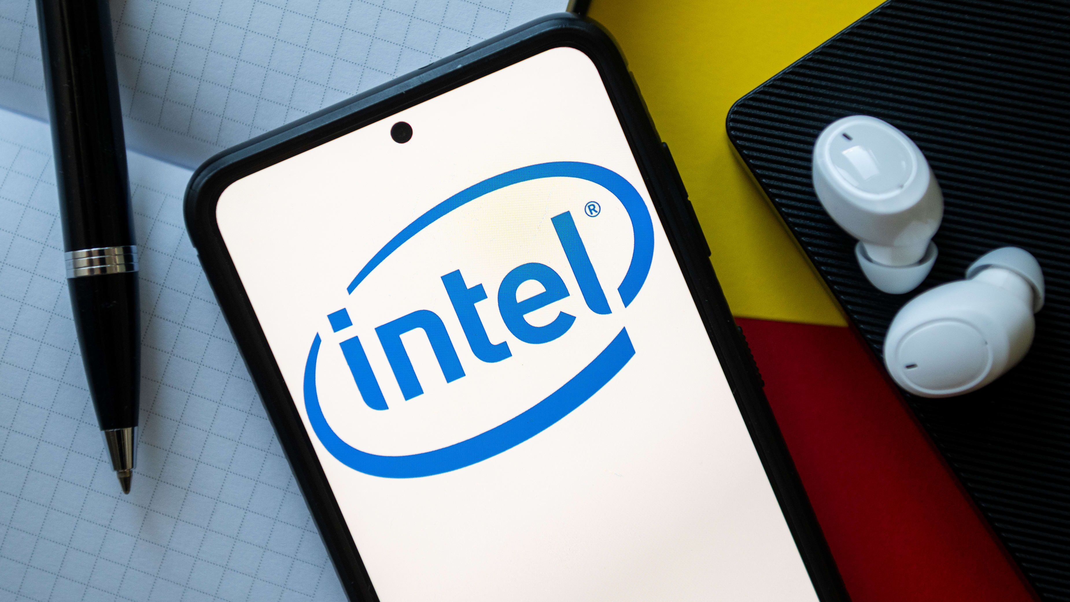 Cổ phiếu Intel tiếp tục tăng: liệu có nên mua?