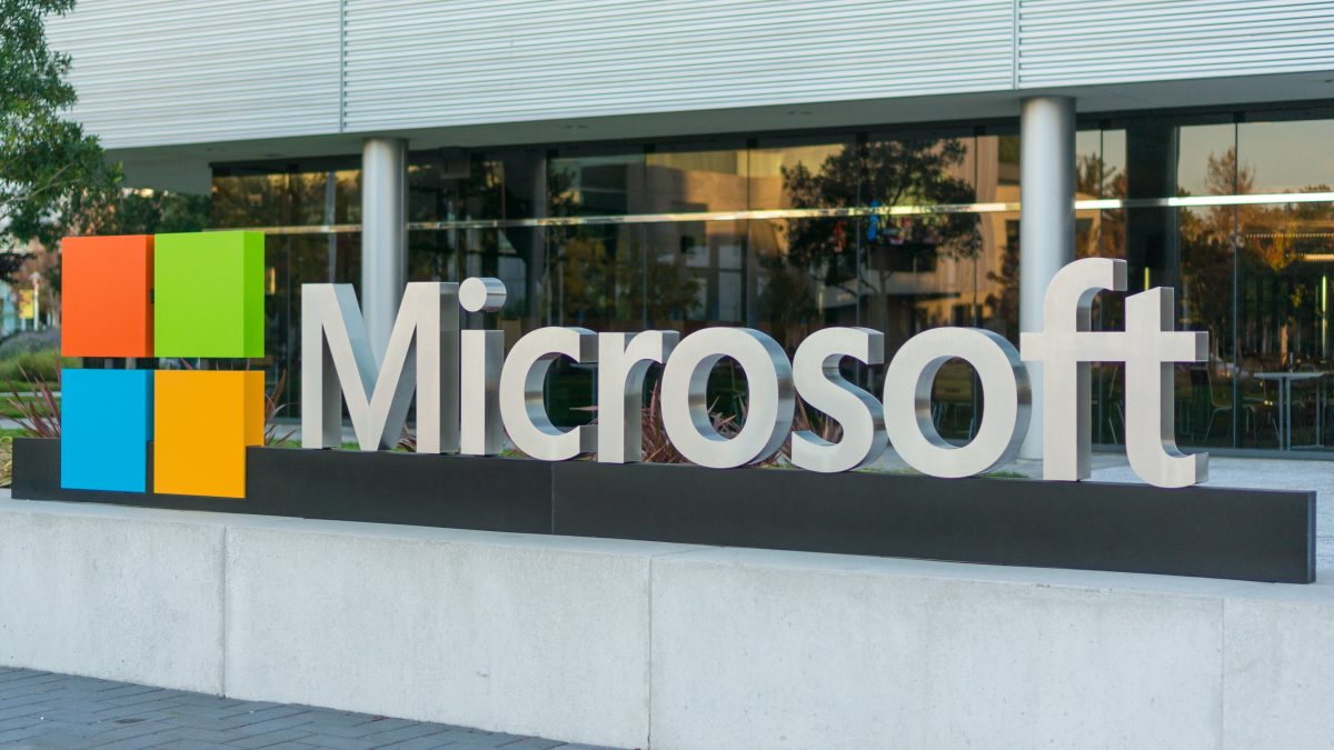 Microsoft có phải là cổ phiếu trí tuệ nhân tạo (AI) không thể ngăn cản?
