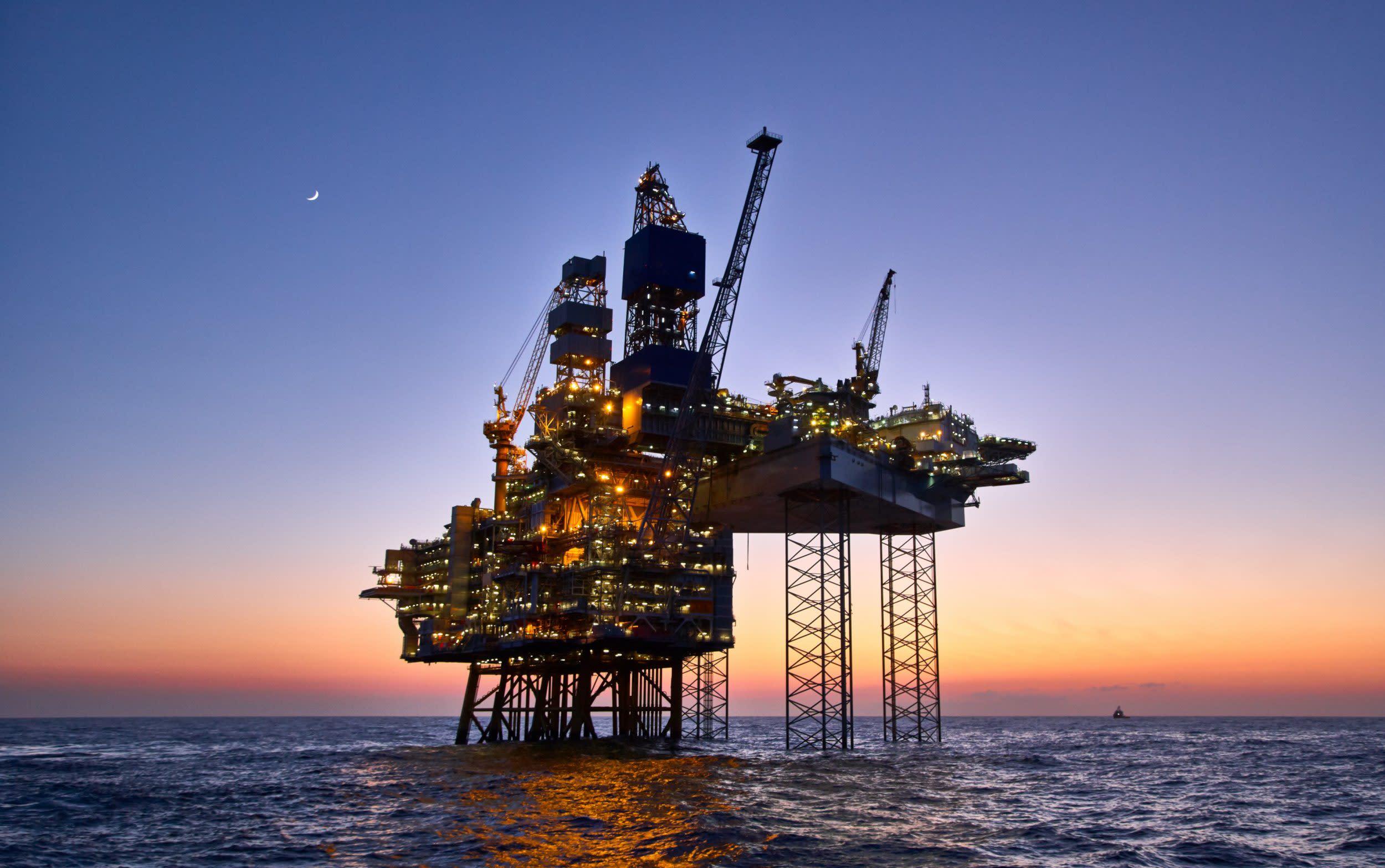 Tin nóng 21/11/2023 - Dầu tăng hơn 2% khi OPEC dự kiến cắt giảm sản lượng sâu hơn