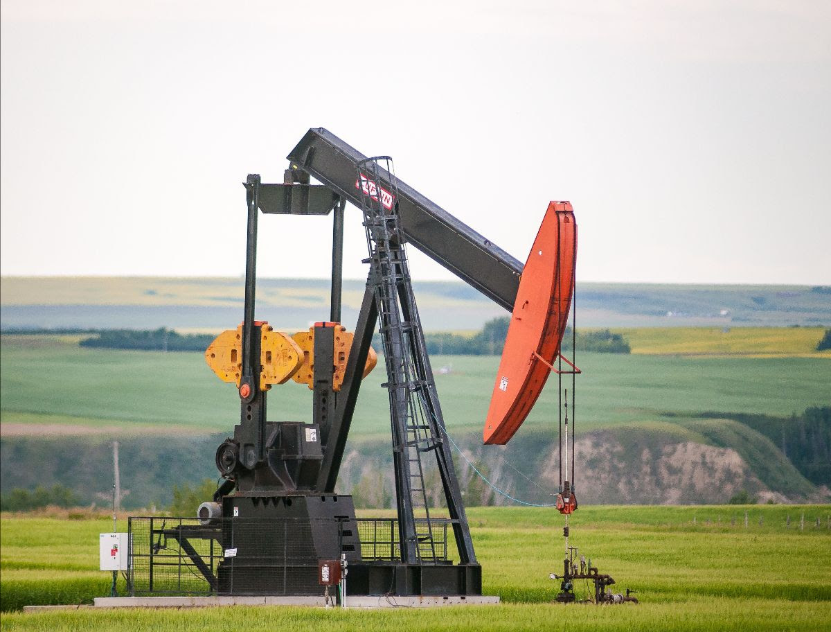 Tin nóng 22/11/2023 - Giá dầu giảm do nhà đầu tư thận trọng trước cuộc họp OPEC+