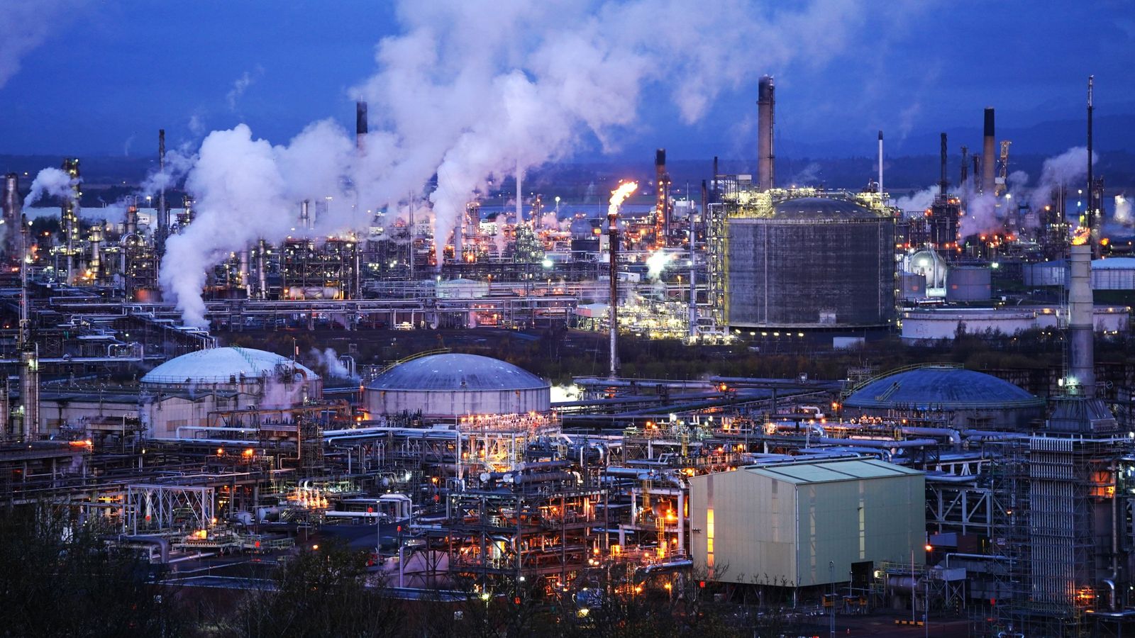 Tin nóng 23/11/2023 - Dầu giảm trong phiên giao dịch biến động khi cuộc họp của OPEC+ bị trì hoãn