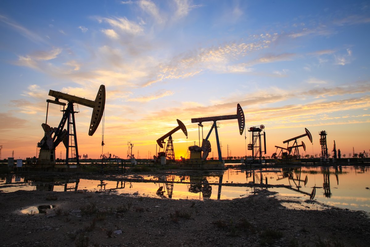 Tin nóng 28/11/2023 - Dầu giảm, Brent đóng cửa dưới 80 USD trước cuộc họp OPEC+