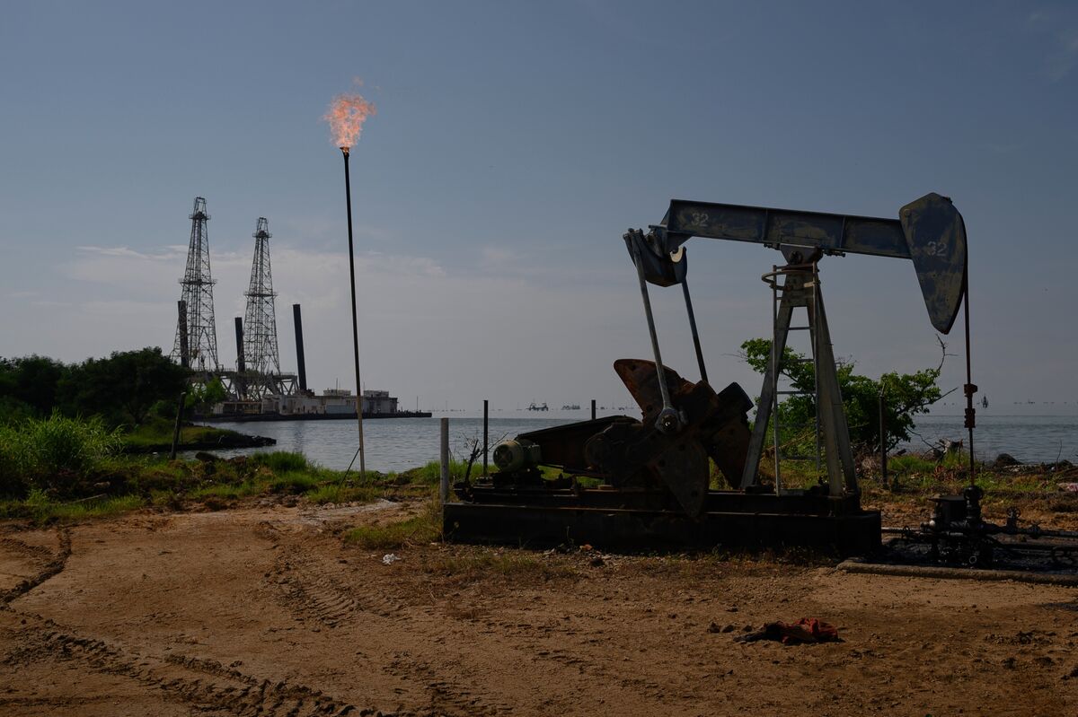 Tin nóng 29/11/2023 - Dầu tăng 2%; tiêu điểm OPEC+, sản lượng của Kazakhstan sụt giảm