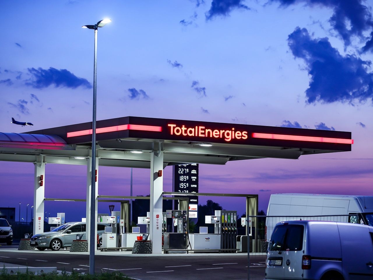 Cổ phiếu TotalEnergies SE (TTE) nhận xếp hạng “Nắm giữ”