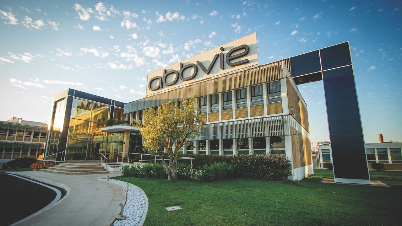 AbbVie tăng cổ tức lên 1,55 USD