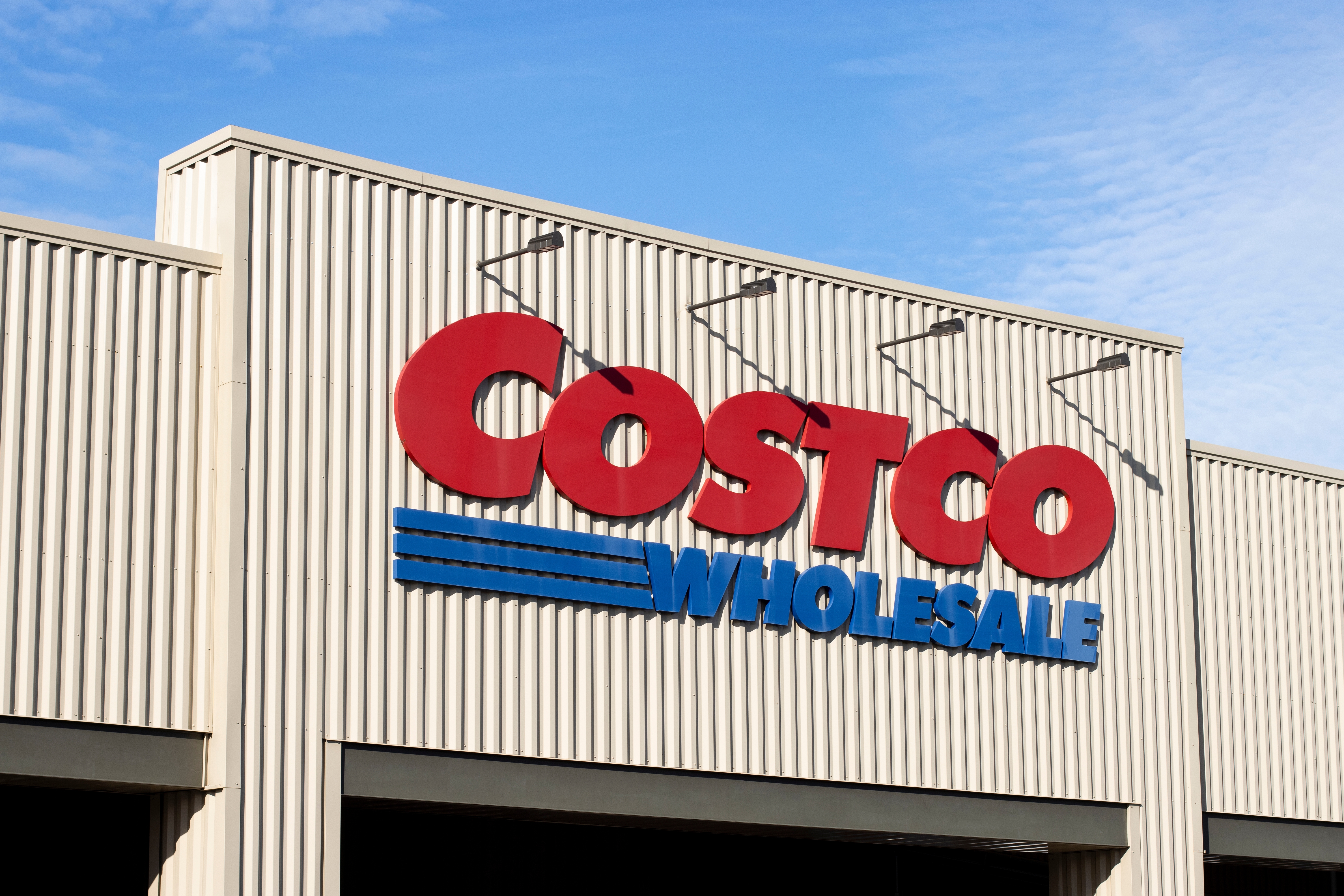 Giá cổ phiếu Costco tăng sau báo cáo thu nhập, chi trả cổ tức 15 USD