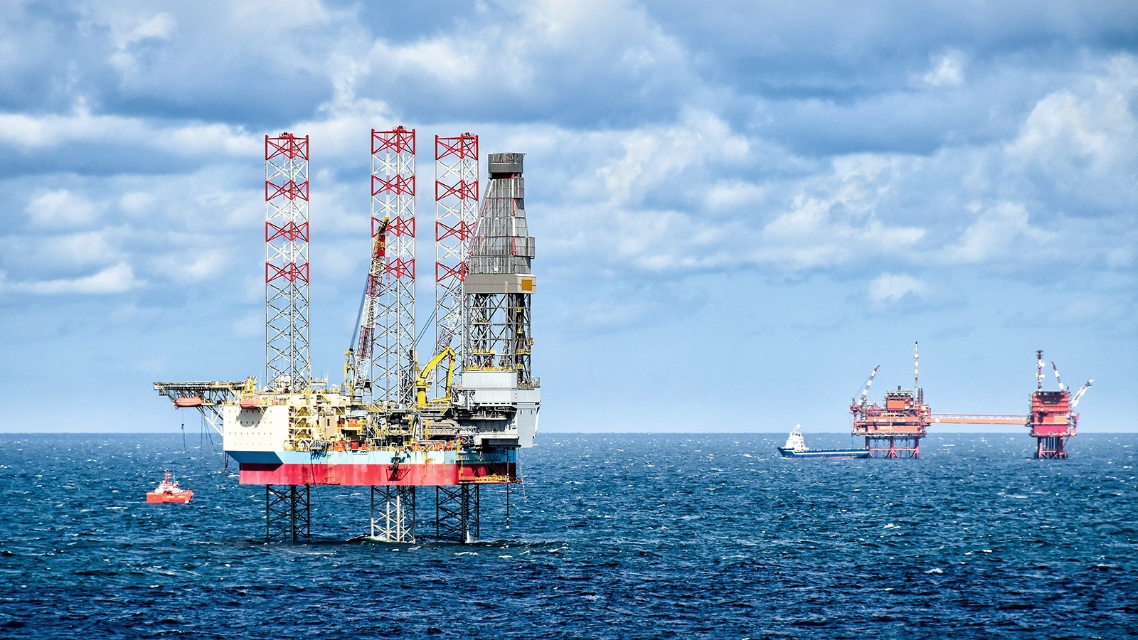 Tin nóng 10/01: Dầu tăng 2% do xung đột ở Trung Đông và vấn đề ở Libya