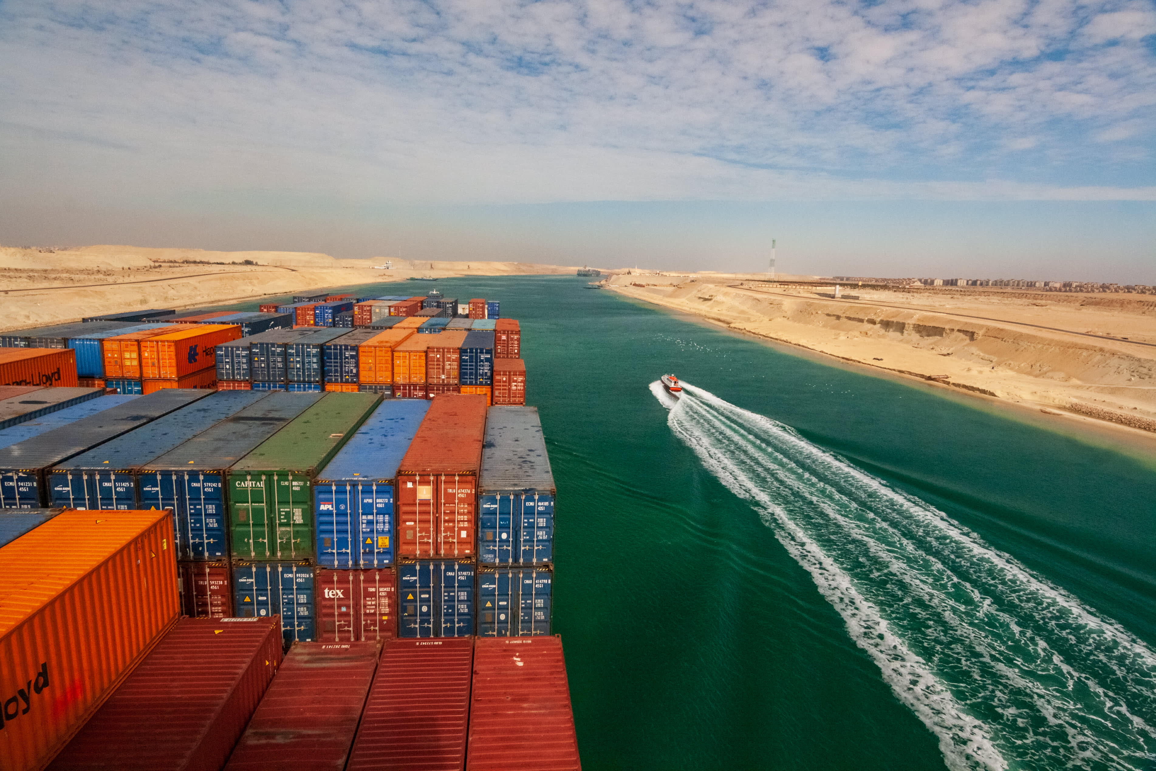 Lưu lượng qua Biển Đỏ và Kênh đào Suez đã giảm mạnh