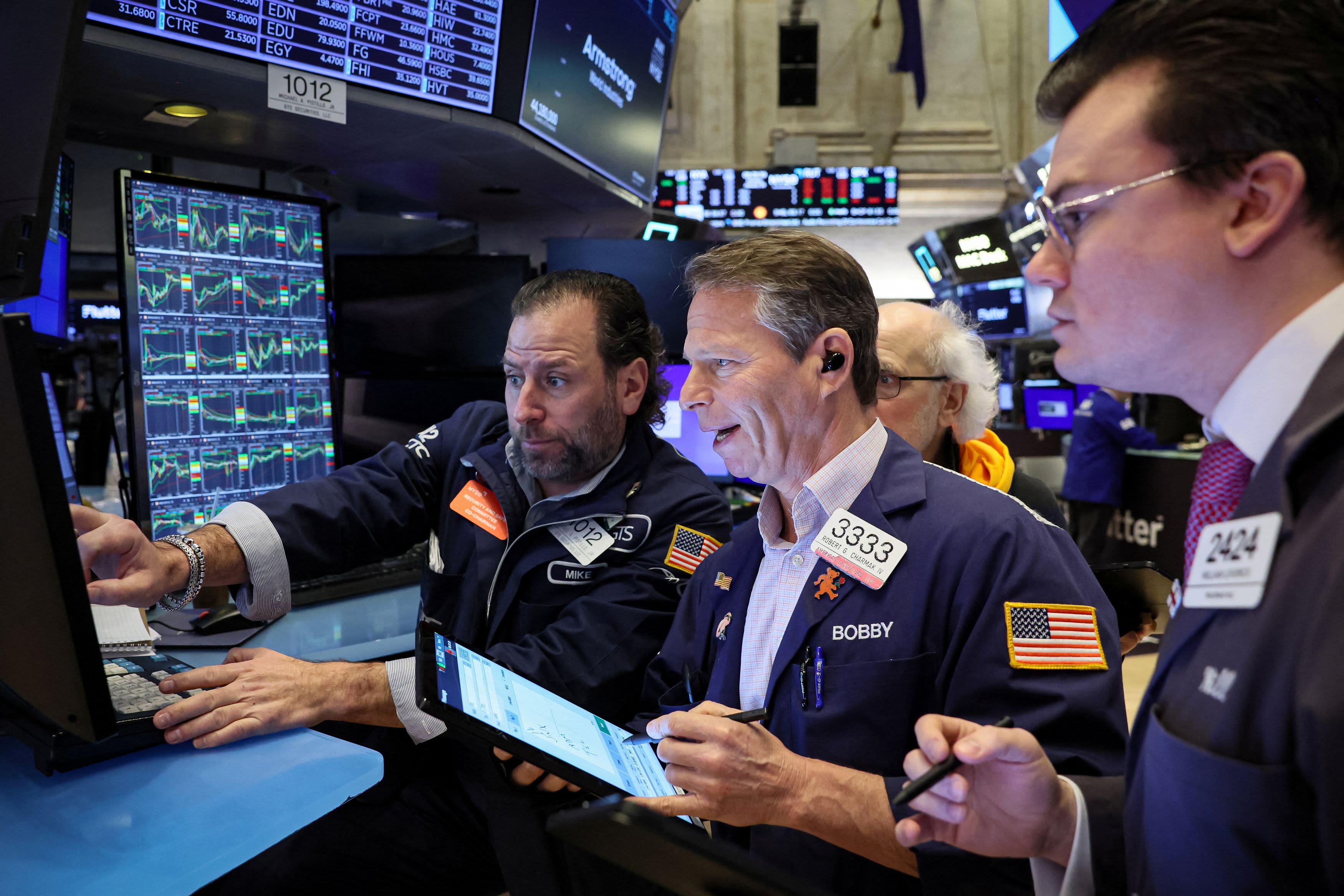 Tin nóng 31/01: Nasdaq giảm trước báo cáo thu nhập của các ông lớn công nghệ