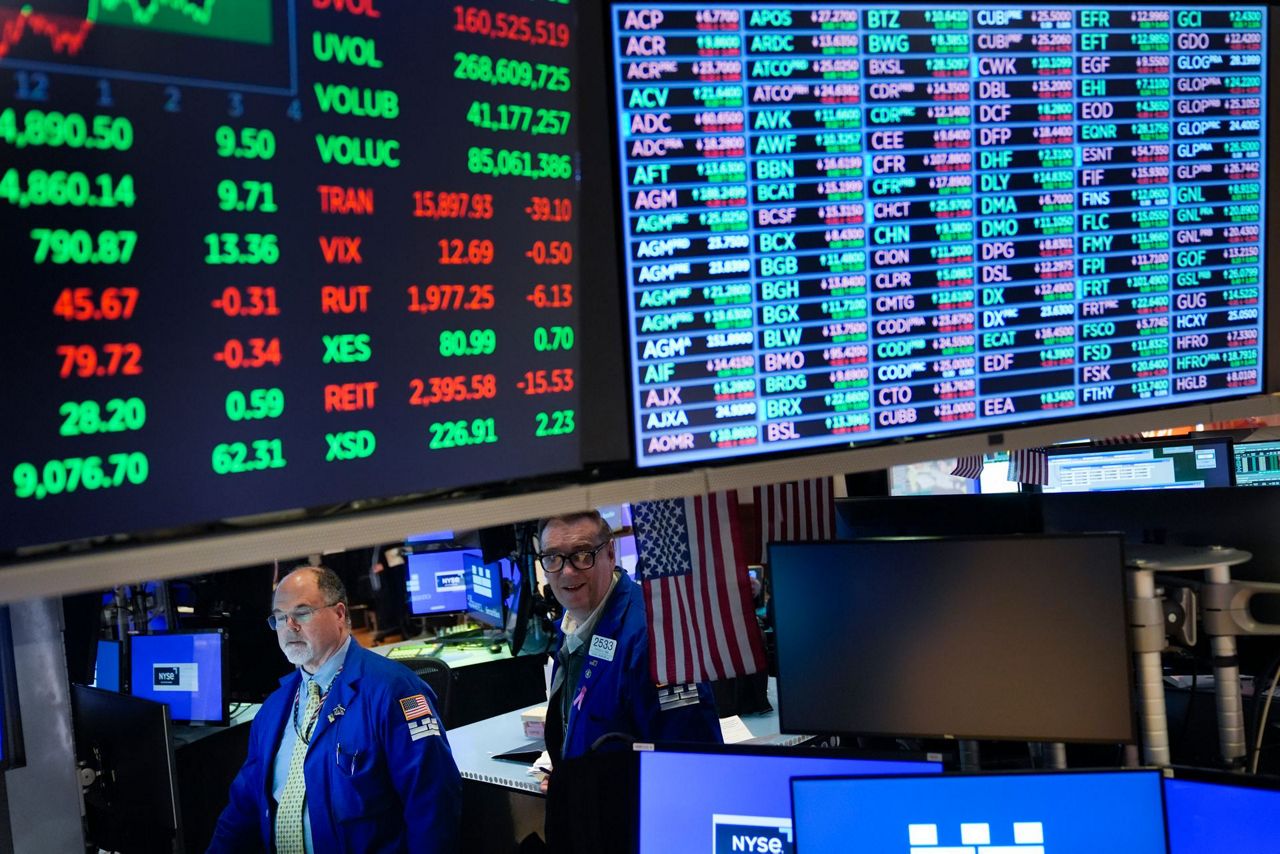 Tin nóng 25/01: S&P 500 tiếp tục lập đỉnh nhờ Netflix và các cổ phiếu chip