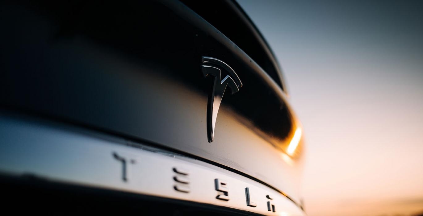 Lý do để mua cổ phiếu Tesla khi giá giảm