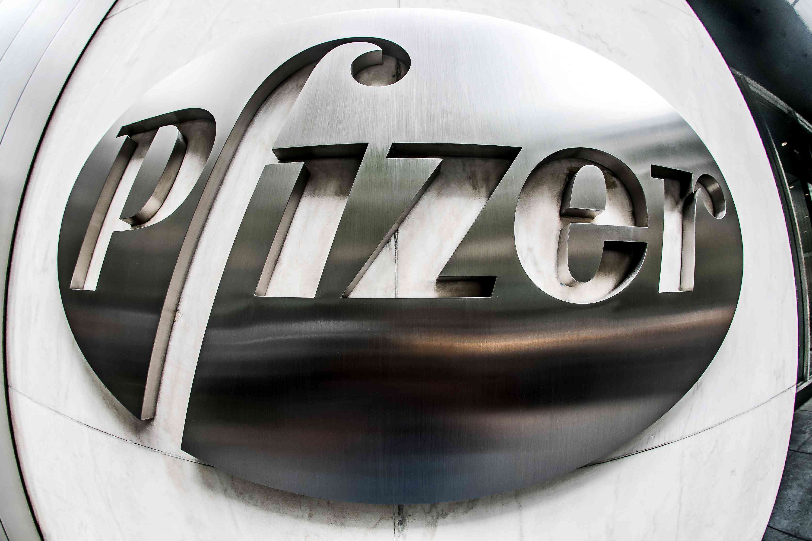 Pfizer chia cổ tức quý I/2024