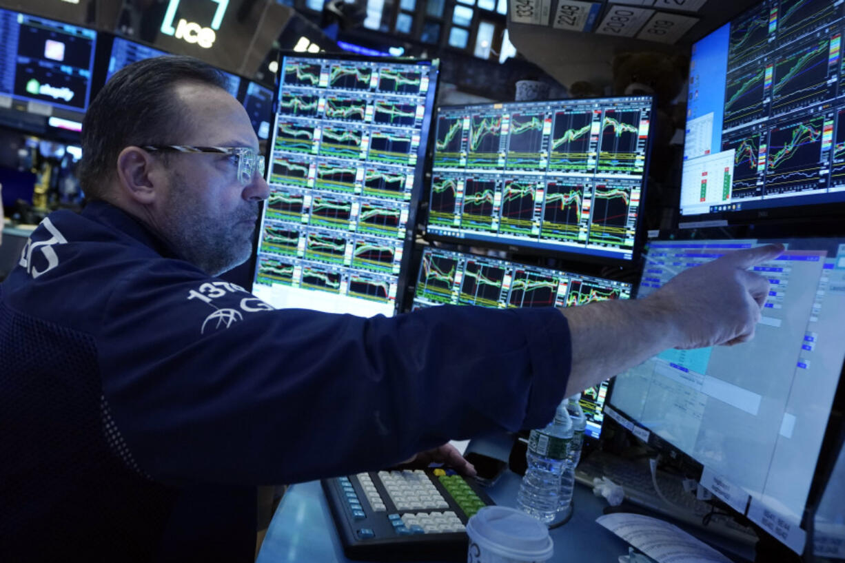Tin nóng 07/02: S&P 500 tăng điểm; tập trung vào báo cáo thu nhập, lãi suất