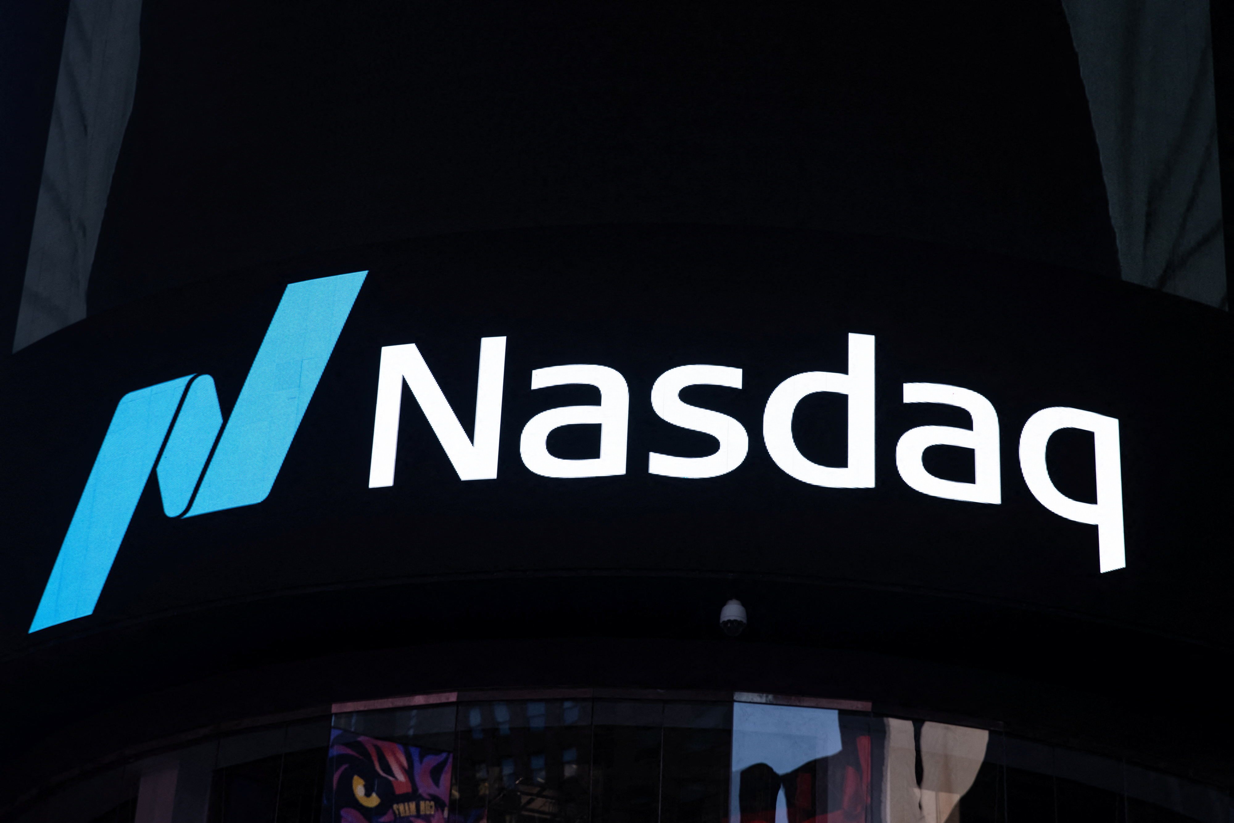 Tin nóng 01/03: Nasdaq chạm đỉnh lịch sử lần đầu tiên sau 2021