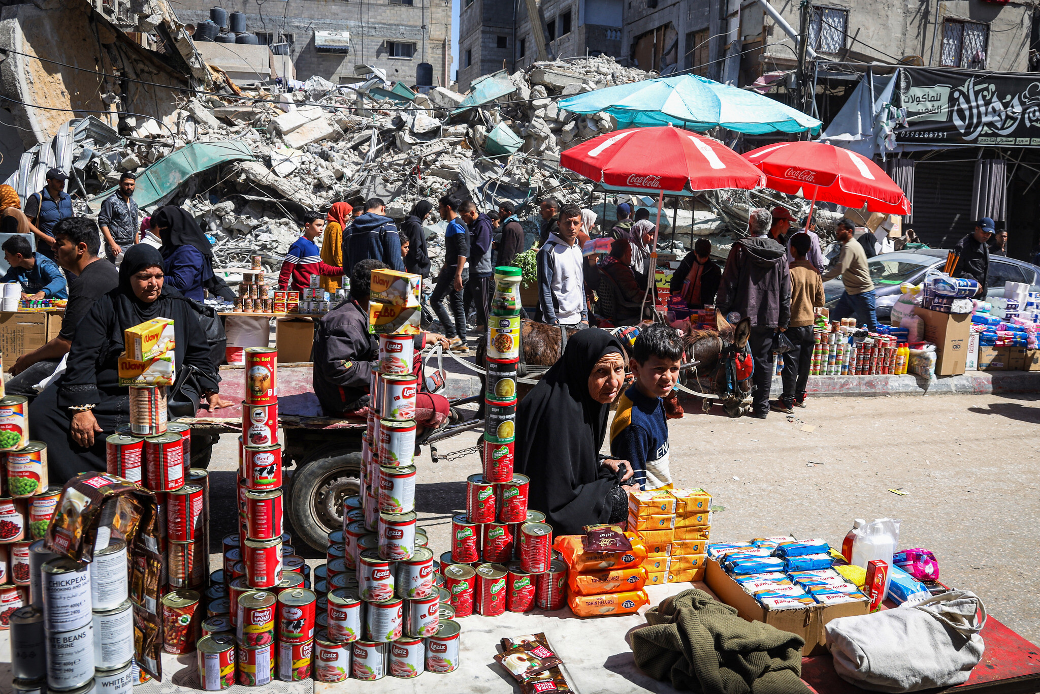 Hàng viện trợ liên tục được chuyển đến Gaza