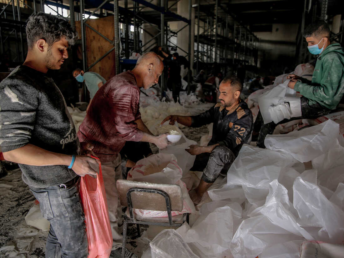 Giá hàng hóa thiết yếu tăng mạnh tại Gaza