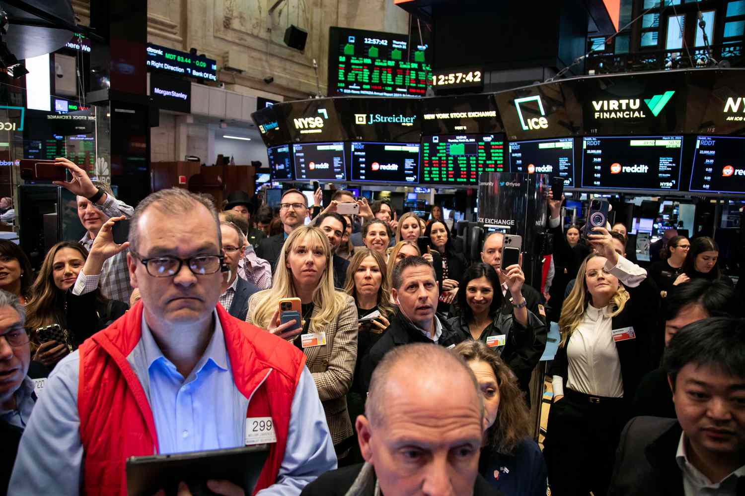 Tin nóng 27/03: Dow, S&P 500 giảm phiên thứ ba liên tiếp