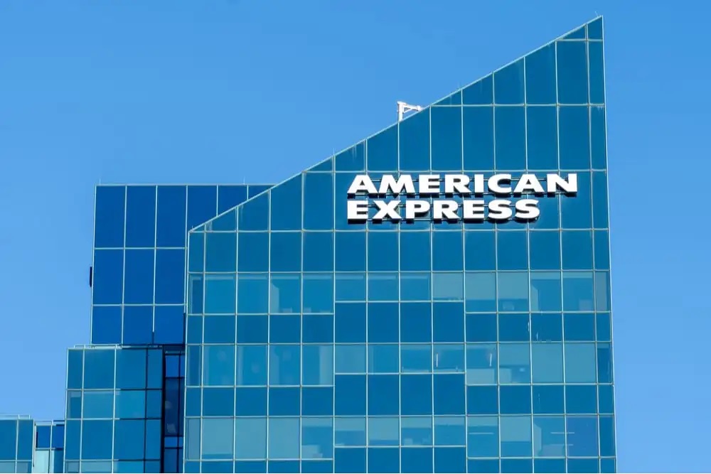 Cổ phiếu American Express: Mua, Bán hay Nắm giữ?