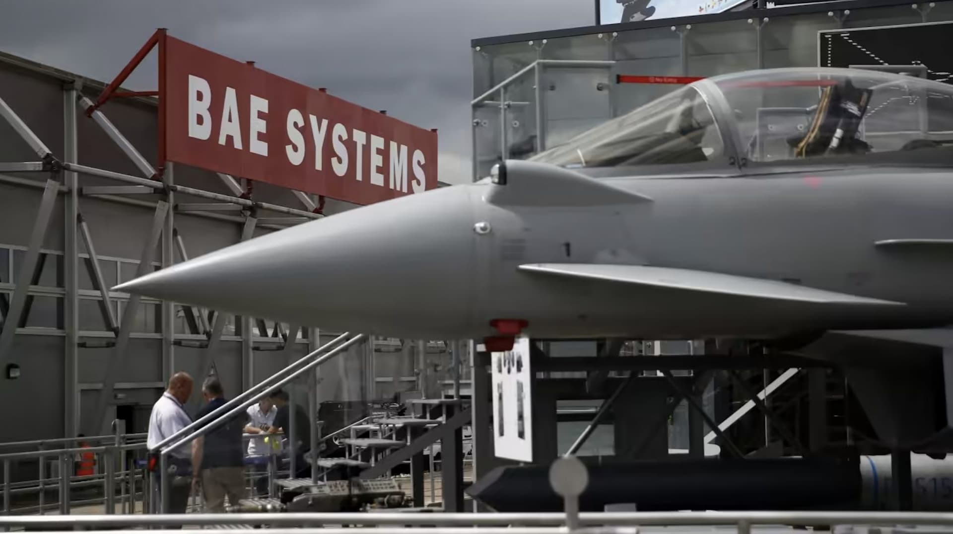 BAE Systems nâng cổ tức lên 0,185 GBP