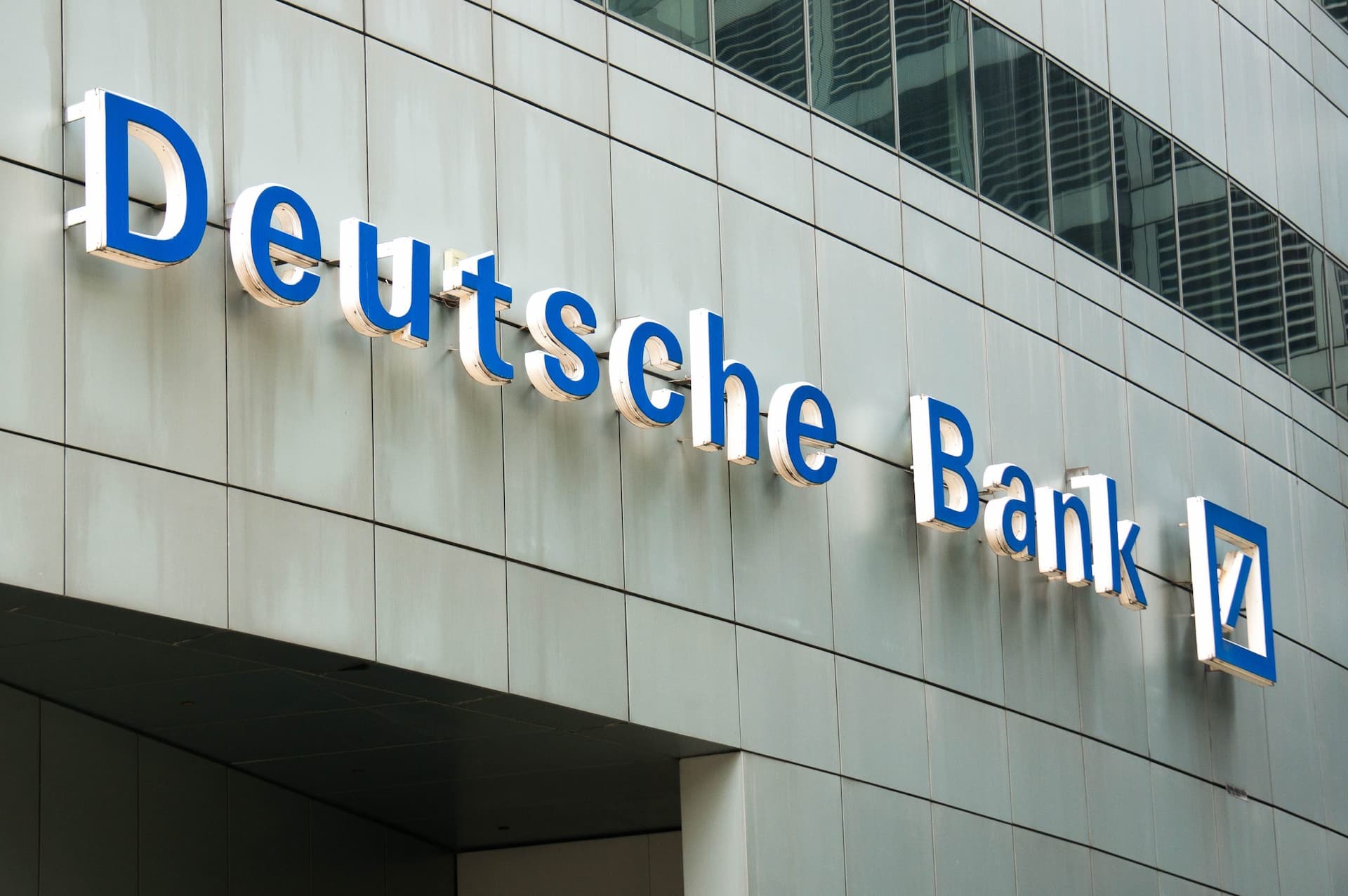 Cổ phiếu Deutsche Bank: Nhà đầu tư giá trị có nên mua?