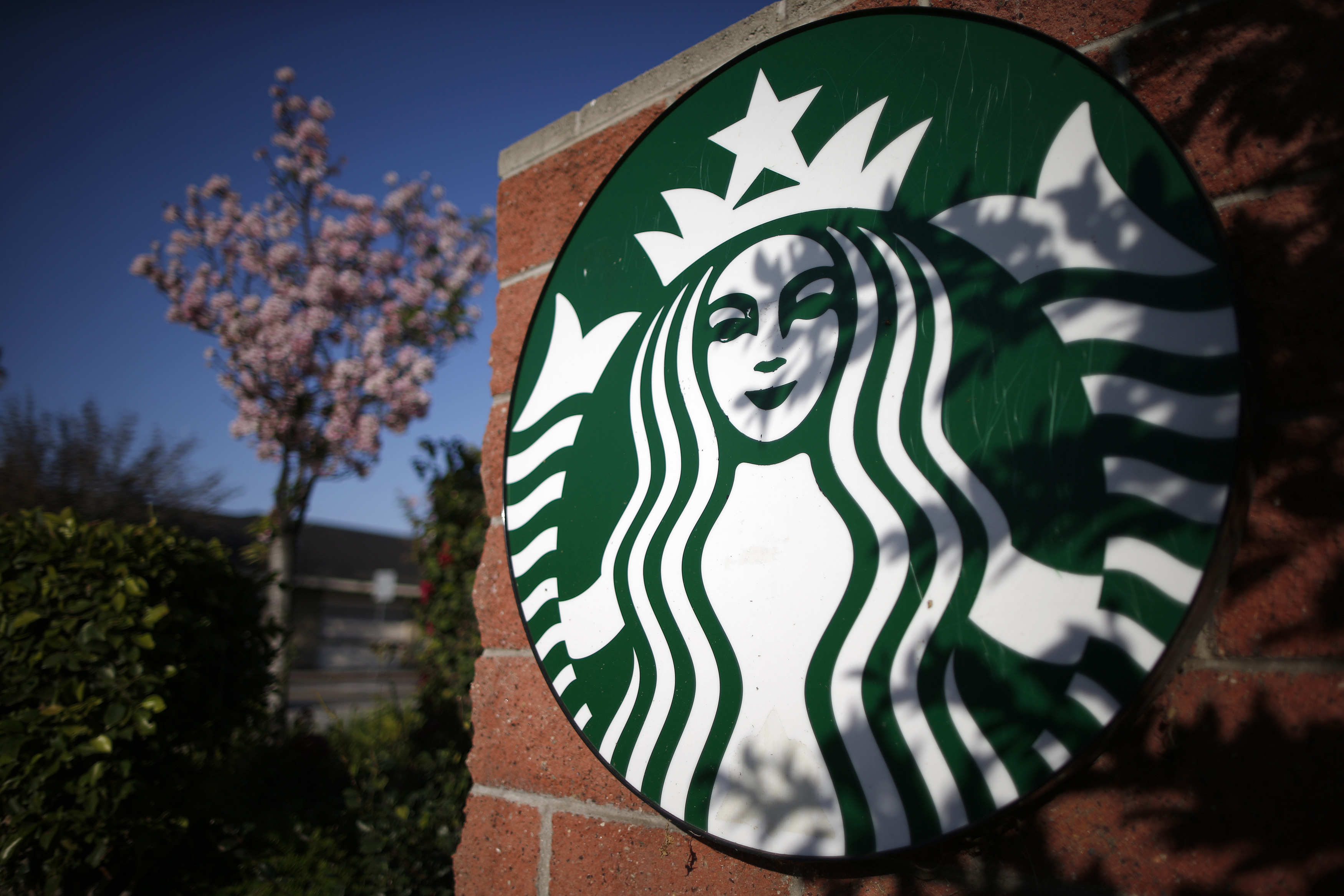 Cổ phiếu Starbucks có đang bị định giá thấp không?