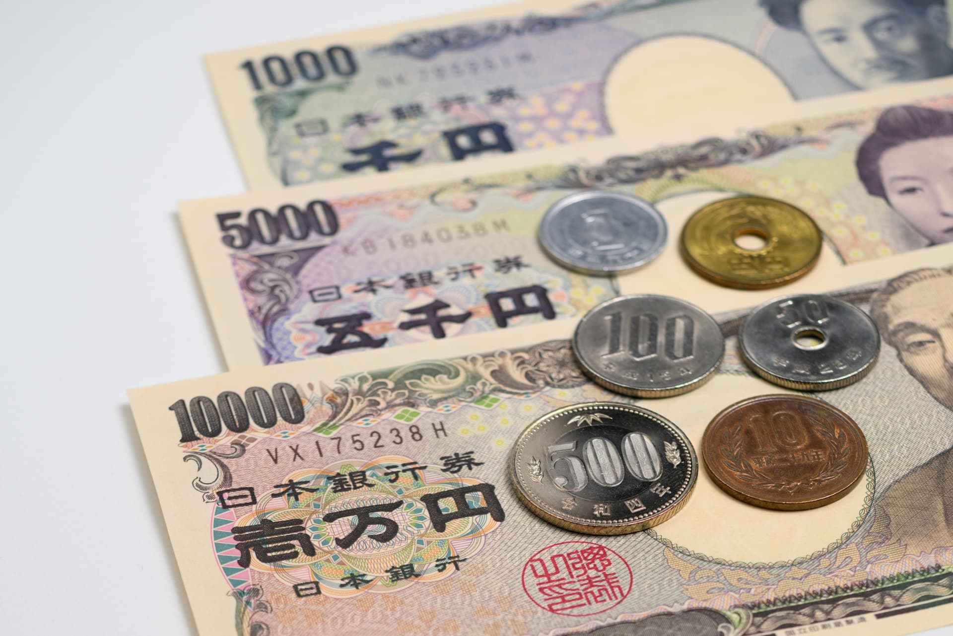 Tin nóng 25/04: Yên Nhật rơi xuống ngưỡng 155 đổi 1 USD